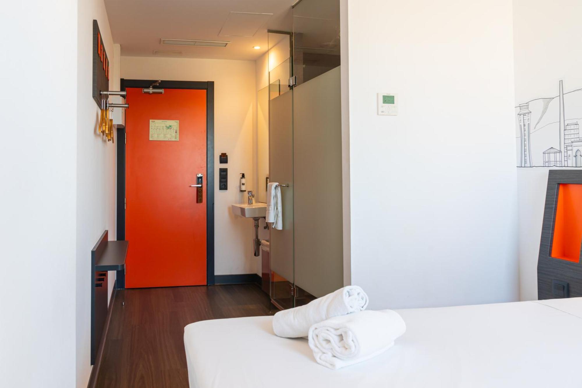 Easyhotel Malaga City Centre Exterior photo